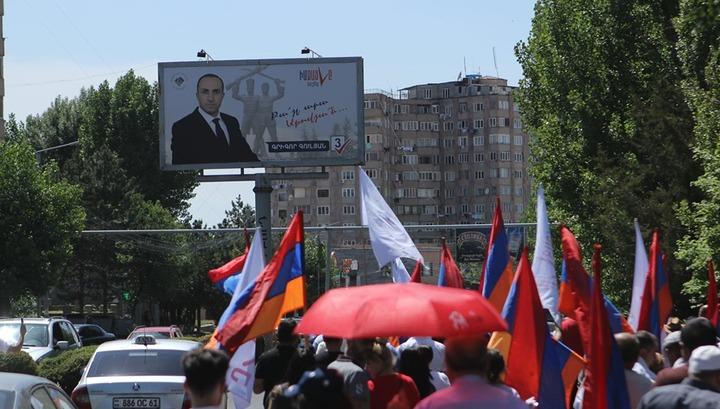 Դեղին քարտ՝ երիտասարդ իշխանություններին․ «Հրապարակ»