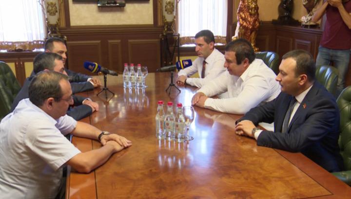 ՀՅԴ անդամները հանդիպել են «Բարգավաճ Հայաստան»-ի ղեկավարությանը