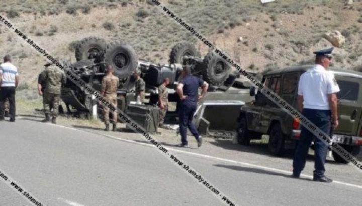 ՊՆ «Կամազ»-ը գլխիվայր շրջվել է․ 11 զինվորներ տեղափոխվել են հիվանդանոց․ Shamshyan.com