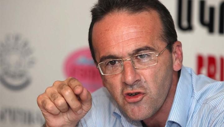 Արթուր Սաքունցն ունեզրկում է հորը