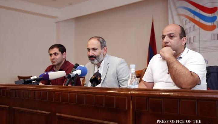 Հայկ Ղալումյանն Աչաջուրի և Իջևանի բժշկական կենտրոնների տնօրեններին ասել է՝ ազատման դիմումներ գրեն․ «Հրապարակ»