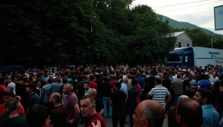 Ոստիկանության զորքերին ավտոբուսներով բերում են Իջևան