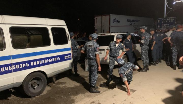 Իջևանյան դեպքերից հետո ոստիկանական պոստ է տեղադրվել Նիկոլ Փաշինյանի հայրական տան մոտ. «Ժամանակ»