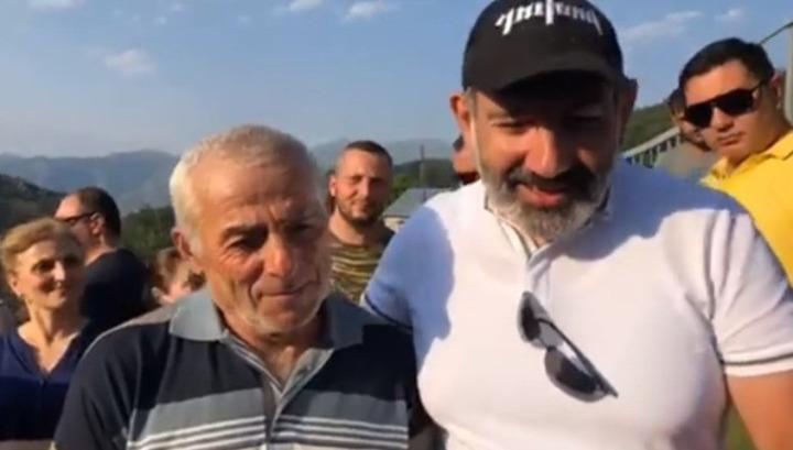 Վարչապետն այցելել է Դպրաբակ գյուղի բնակչի տուն