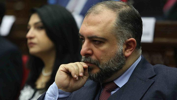 Վահագն Թևոսյանը վայր կդնի մանդատը․ News.am