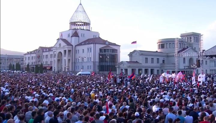 Ստեփանակերտի Վերածննդի հրապարակում մեկնարկել է հանրահավաքը․ Ուղիղ