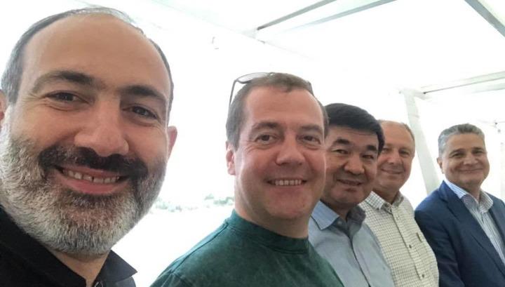 «Վարչապետական» սելֆի Ղրղզստանից