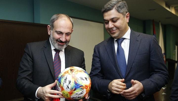 Փաշինյանը սկսում է ֆուտբոլի աշխարհի առաջնության մեդալակիր դառնալու գործը