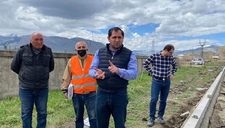 Սուրեն Պապիկյանը մարզերում հետևել է շինաշխատանքներին և դժգոհել