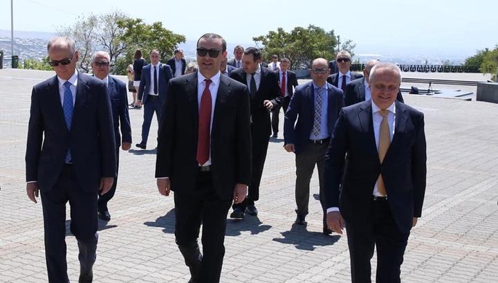 ԱԽ քարտուղարները և ՌԴ դեսպանը՝ Հաղթանակի զբոսայգում