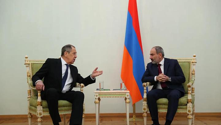 Դրոշը պետք է լիներ մեջտեղում, տարրական հարգանք է. Արփինե Հովհաննիսյան