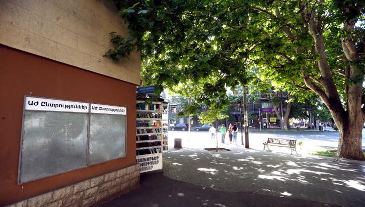 Քաղաքապետարանը խնդրում է քարոզչական պաստառներ չփակցնել բնակելի կամ այլ շենքերի պատերին