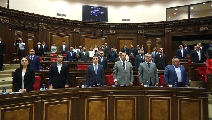 Պատգամավորները վերադառնում են երկար արձակուրդից․ Ուղիղ