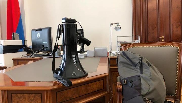 Ո՞ւր է հեղափոխության ուսապարկը․ «Հրապարակ»