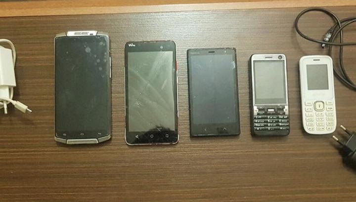 Բջջային հեռախոսներ, wi-fi սարքեր և խաղաքարտեր՝ կալանավորների մոտ