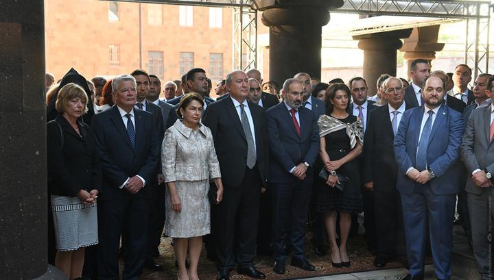 Նախագահը և վարչապետը մասնակցել են հիմնանորոգված Վեհարանի բացմանը