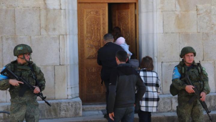 Ուխտավորները խաղաղապահների ուղեկցությամբ այցելել են Ամարասի վանք