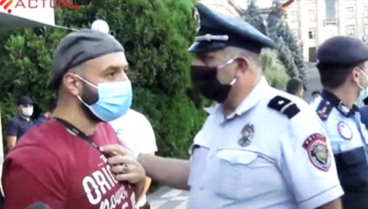 ԱԺ բակում ոստիկանները լրագրողներին թույլ չեն տվել տեսանկարահանում իրականացնել