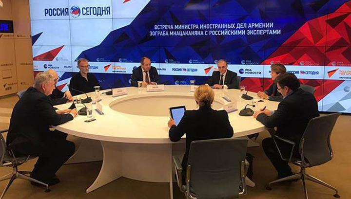 Զոհրաբ Մնացականյանը Մոսկվայում հանդիպել է ռուս փորձագետների հետ