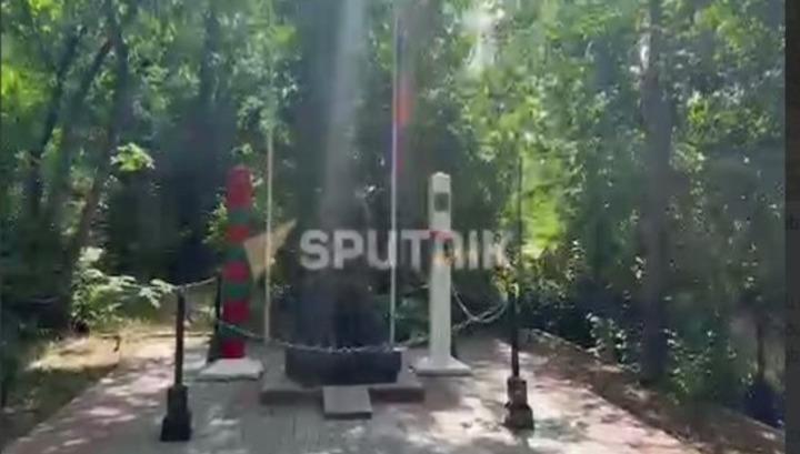 Երևանի Հաղթանակի զբոսայգում պատռել են ՌԴ դրոշն ու պոկել զինանշանը