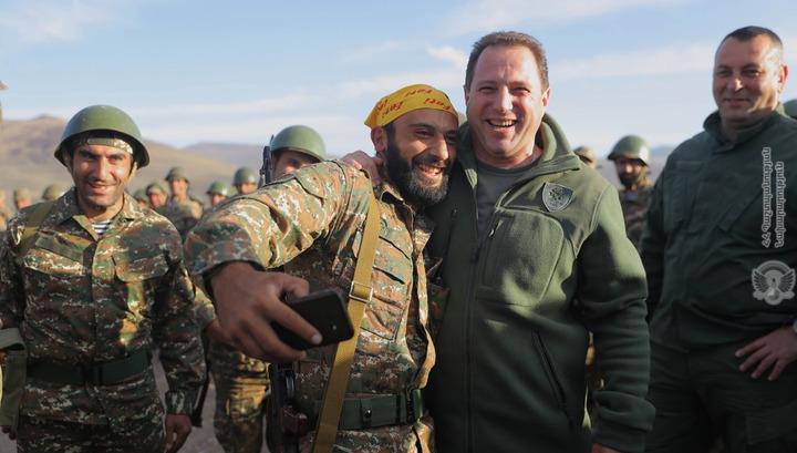 Պաշտպանության նախարարը շրջել է ճամբարային ավանում