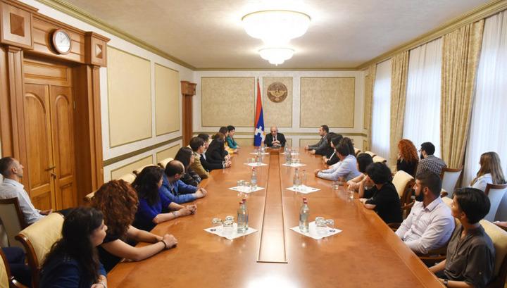 Բակո Սահակյանը հանդիպել է «Դասավանդիր Հայաստան» ծրագրի ուսուցիչներին