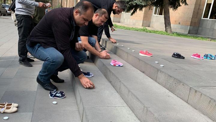 Բողոքի ակցիա՝ ընդդեմ ոչ պրոֆեսիոնալ բժիշկների և ԱՆ-ի լռության