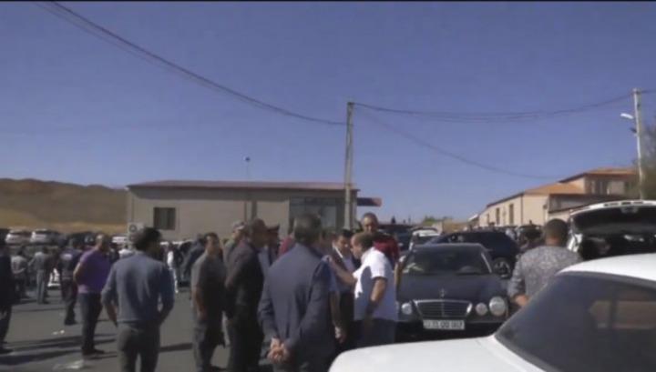 Բողոքի ակցիա՝ Նուբարաշենի ավտոշուկայի մոտ