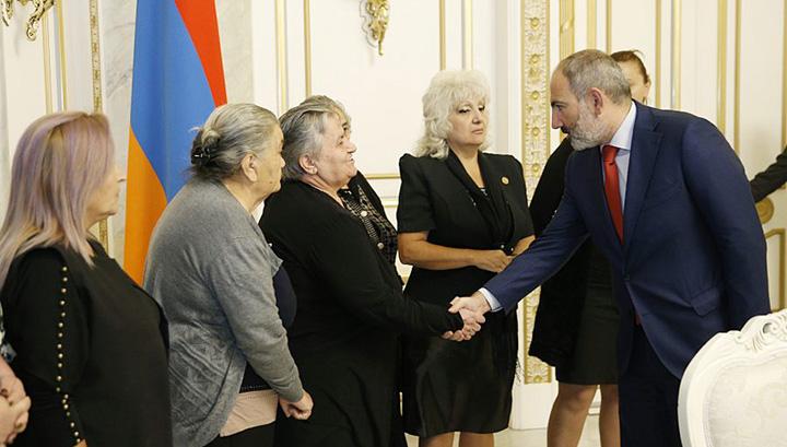 Կառավարությունն ամեն ինչ անում է, որ «սևազգեստ» մայրերի բողոքը չվերածվի սոցիալական բունտի. «Հրապարակ»