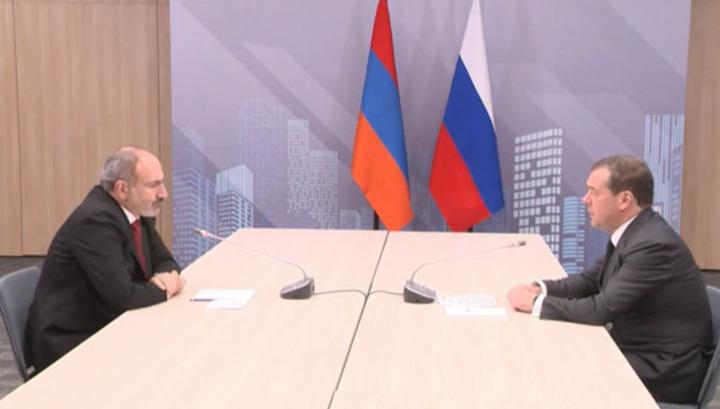 Նիկոլ Փաշինյանը հանդիպել է Դմիտրի Մեդվեդևին