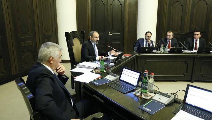 Դպրոցն էլ հո բնակարան չի՞, որ կենտրոնում ավելի թանկարժեք լինի․ վարչապետը՝ նախարարին
