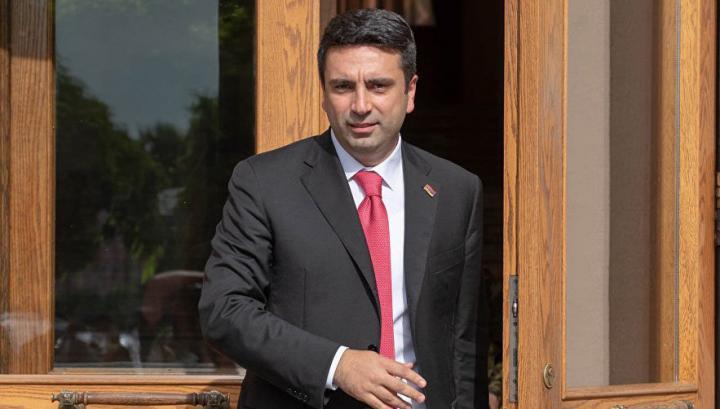 Ալեն Սիմոնյանը հանդիպել է գերիների և անհետ կորածների հարազատների հետ