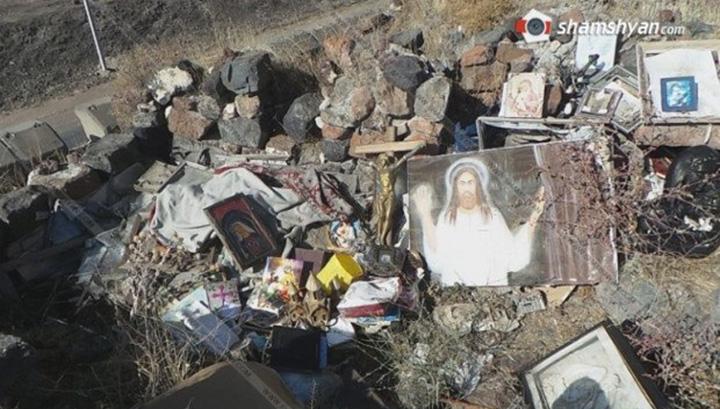 Գետարգելի եկեղեցուց խաչերը, կտակարանները, աստվածաշնչերը դուրս են հանել և թափել հարակից ձորում