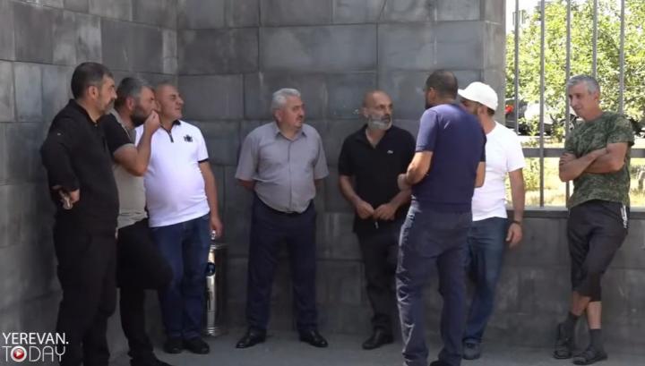 Պապիկյանն այդպես էլ չընդունեց զոհված զինծառայողների ծնողներին