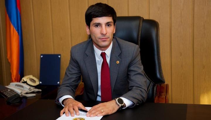 Արարատի մարզպետը հրաժարվում է կատարել օրենքի պահանջը․ Փաստինֆո