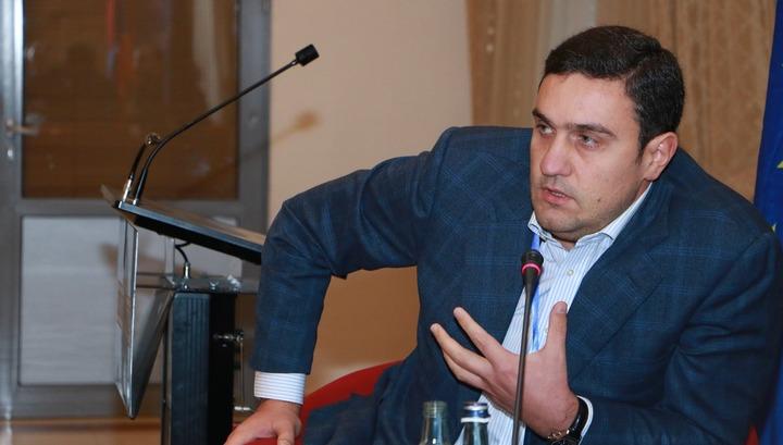 Փաշինյանը վարչապետ է, ոչ թե միջնորդ, նրա խնդիրը կոմպրոմիս գտնելը չէ․ Ղազինյան