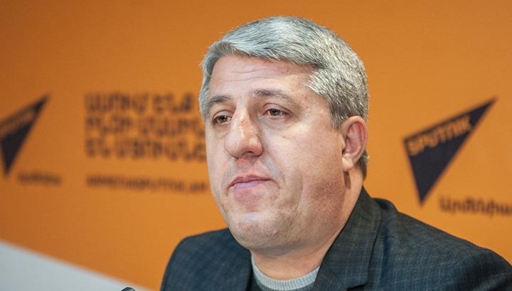 Ուղեկցողները ի՞նչ են անում, որ ադրբեջանցին է գրիչ տալիս վարչապետին. իրանագետ