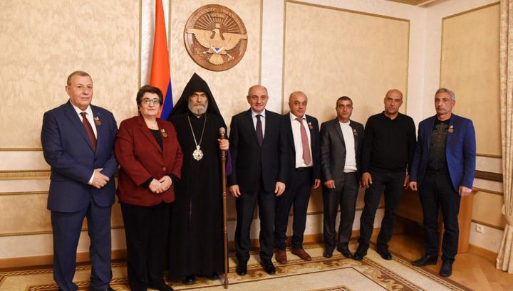 Պարգևատրման արարողություն՝ Արցախի նախագահականում