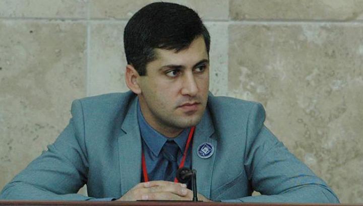 Պարոնը թող կողմնորոշվի՝ քաղաքական պաշտոնյա՞ է, թե՞ ոստիկան․ Վահագն Վարագյան