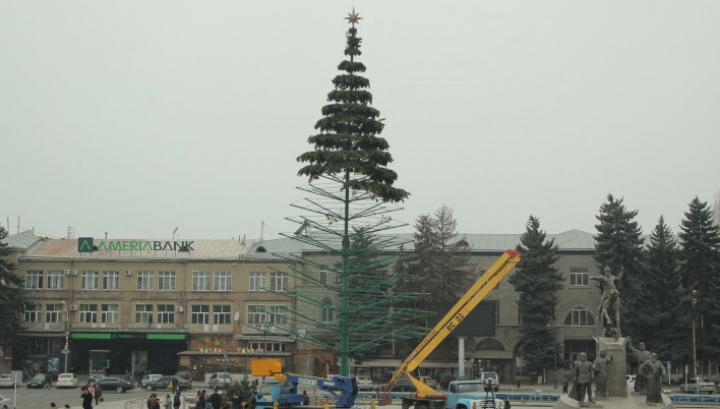 900.000 դրամ` Գյումրիի գլխավոր տոնածառի ձևափոխման համար