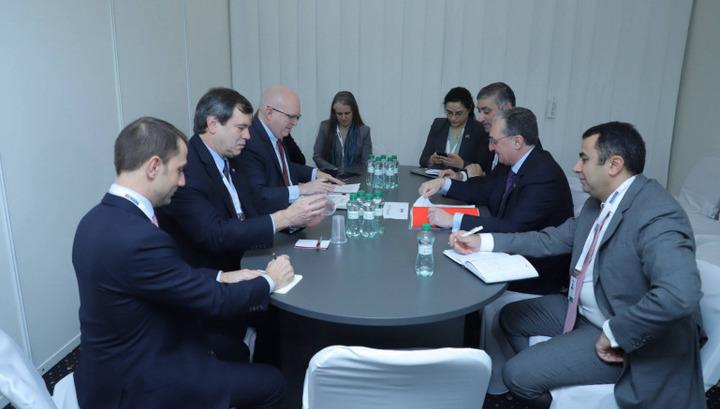 Զոհրաբ Մնացականյանը հանդիպել է ԱՄՆ պետքարտուղարի տեղակալին