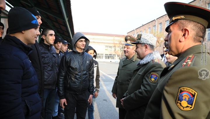 Գլխավոր շտաբի պետն այցելել է կենտրոնական հավաքակայան