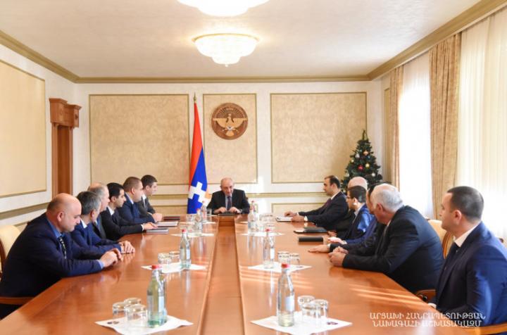 Բակո Սահակյանը «Արցախէներգո»-ի աշխատակիցների հետ քննարկել է ընկերության ծրագրերը