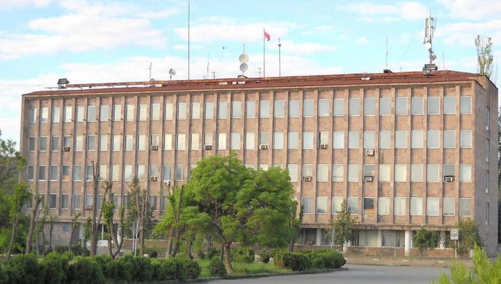 Այս պահին նռնակով քաղաքացին Մասիսի քաղաքապետարանի շենքում է․168.am