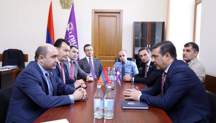 «Լուսավոր Հայաստանը» հանդիպել է ԱԱԾ տնօրենի պաշտոնակատարի հետ