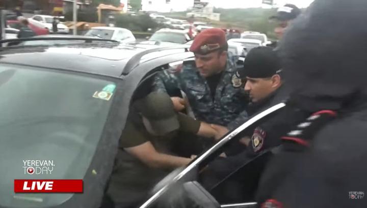 ﻿Ոստիկանությունը խոչընդոտներ է ստեղծում ավտոերթի մասնակիցների համար․ կան բերման ենթարկված վարորդներ