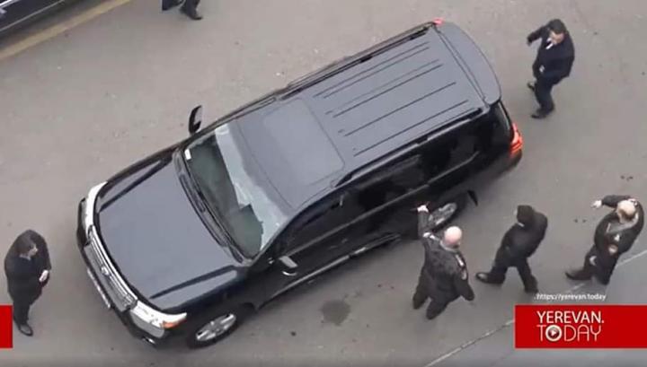 Կրակոցներ արձակած «տուրիստի» առաջ ոստիկանությունը դուռն է բացում. Զաքար Խոջաբաղյան