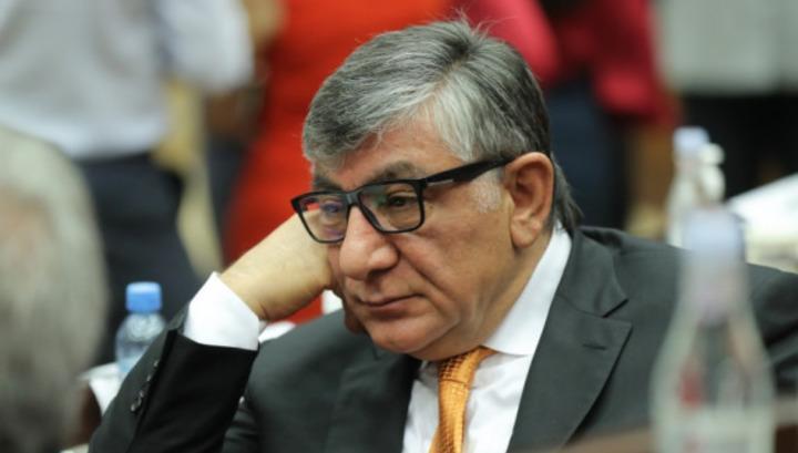 Խաչատուր Սուքիասյանի վրա հավի նագեթս են շպրտել․ «Իրավունք»