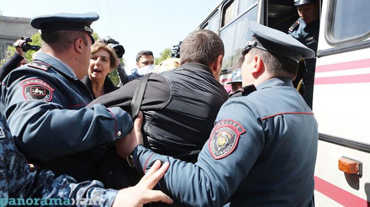 Փոխվեց հեղափոխության կարգախոսը. ոստիկանը ի՞մն է