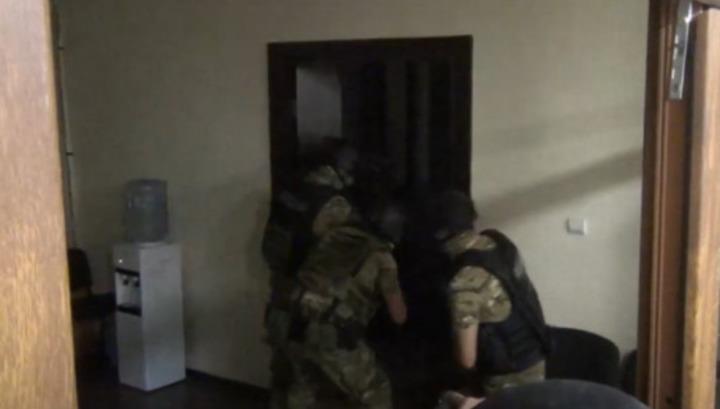 Մասիսի քաղաքապետարան ներխուժած տղամարդն ասել է, որ հնարավոր է`քիչ հետո ինքը և 10 անձ մահանան․ ՔԿ